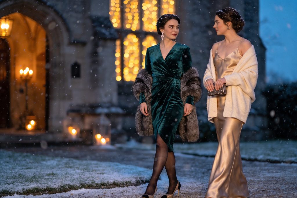 17 Elegant Dresses for Winter Wedding Guest Appearances You’Ll Love