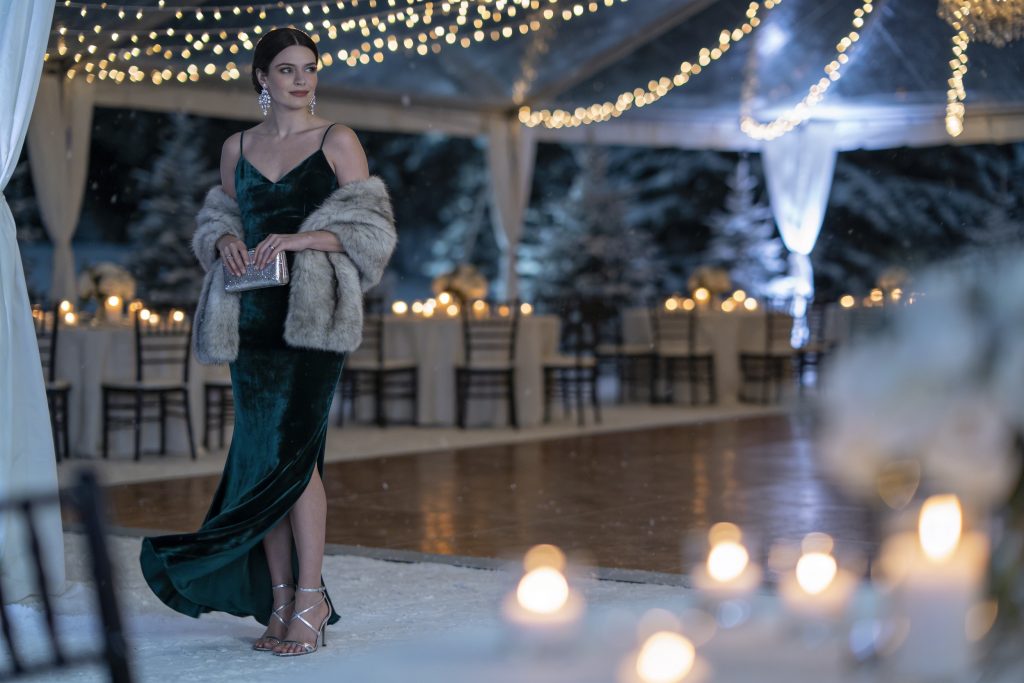 Viral Guide 12 Chic Cocktail Dresses for December Wedding Guest Outfits