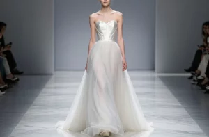 Elegant Strapless Wedding Dress with Boned Bodice That Turns Heads