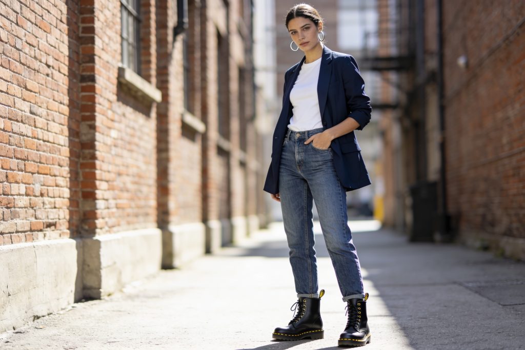 15 Dr Martens Outfits with Jeans, From Straight-Leg to Wide-Leg: Chic Denim Faces